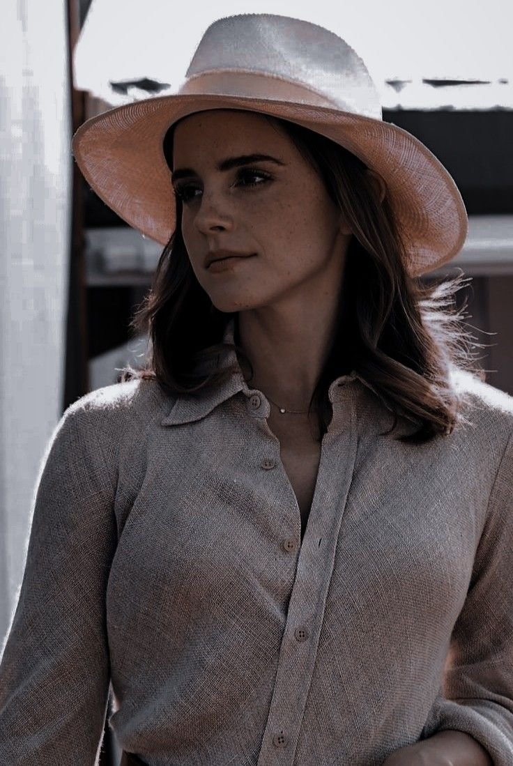 bnd4Hw5S The posh Emma Watson does not give up and keeps to drain us effortlessly every day without stopping 04.jpg